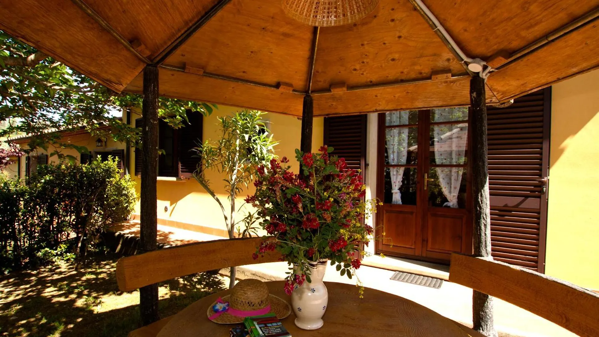 Farm stay Agriturismo I Cerroni Montescudaio